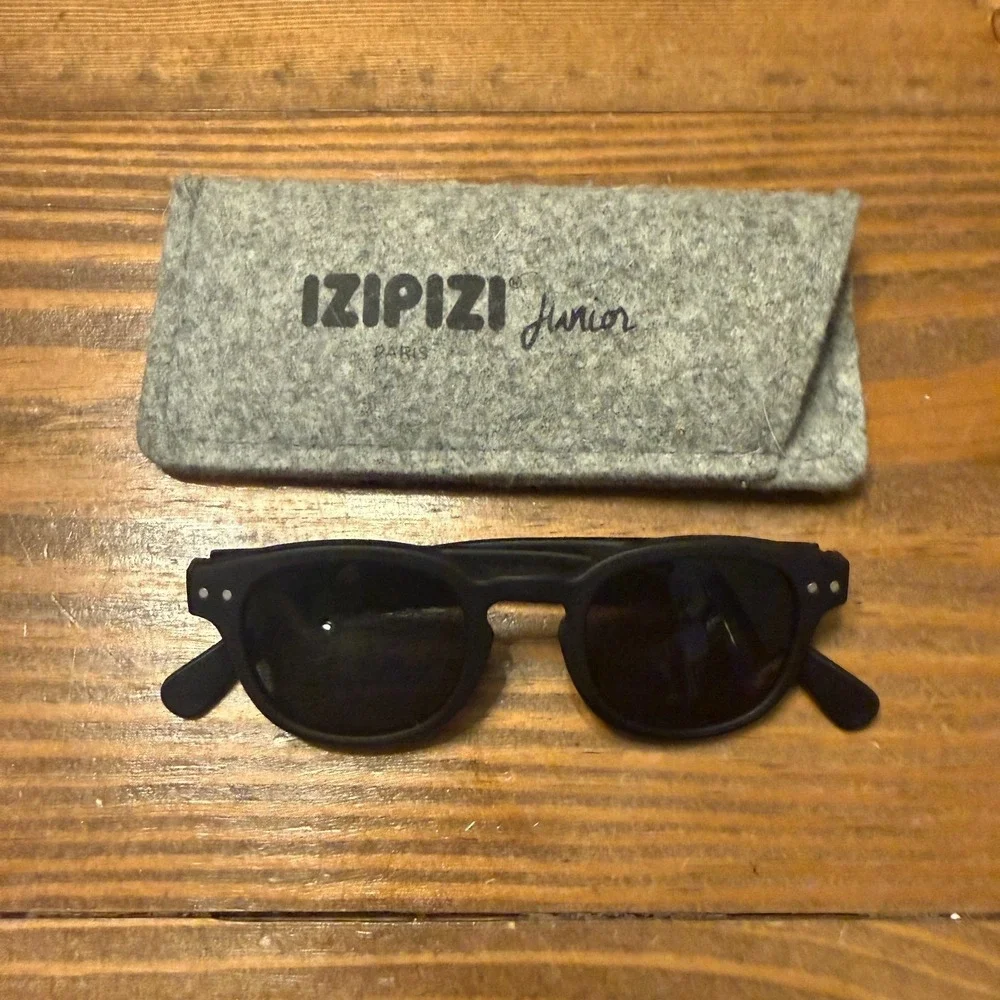 Izipizi Sun Junior Childrens Sunglasses Black Kids with Case